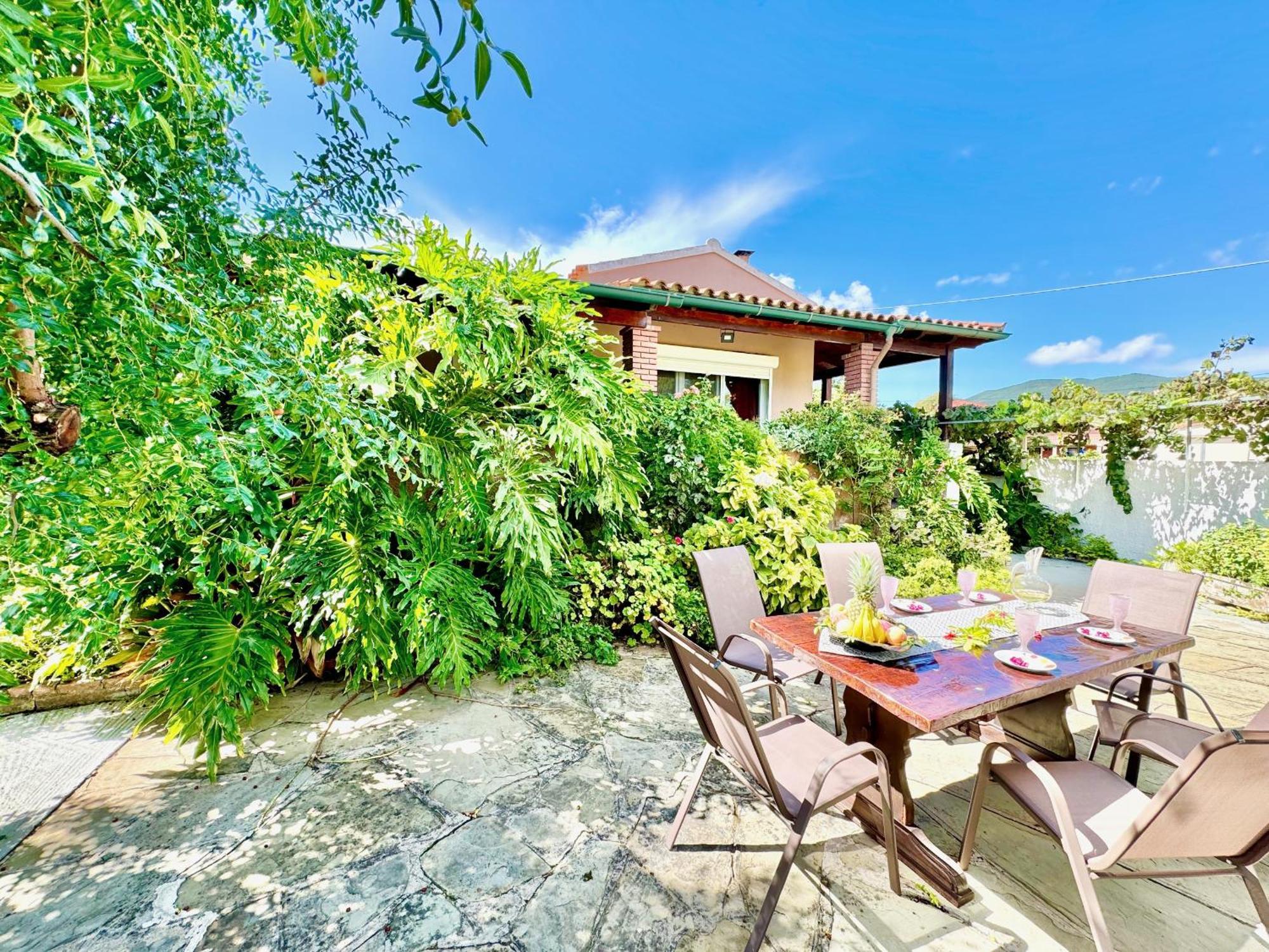 Beach Villa Night Flower With Private Pool By Dadovillas Dassia  Luaran gambar